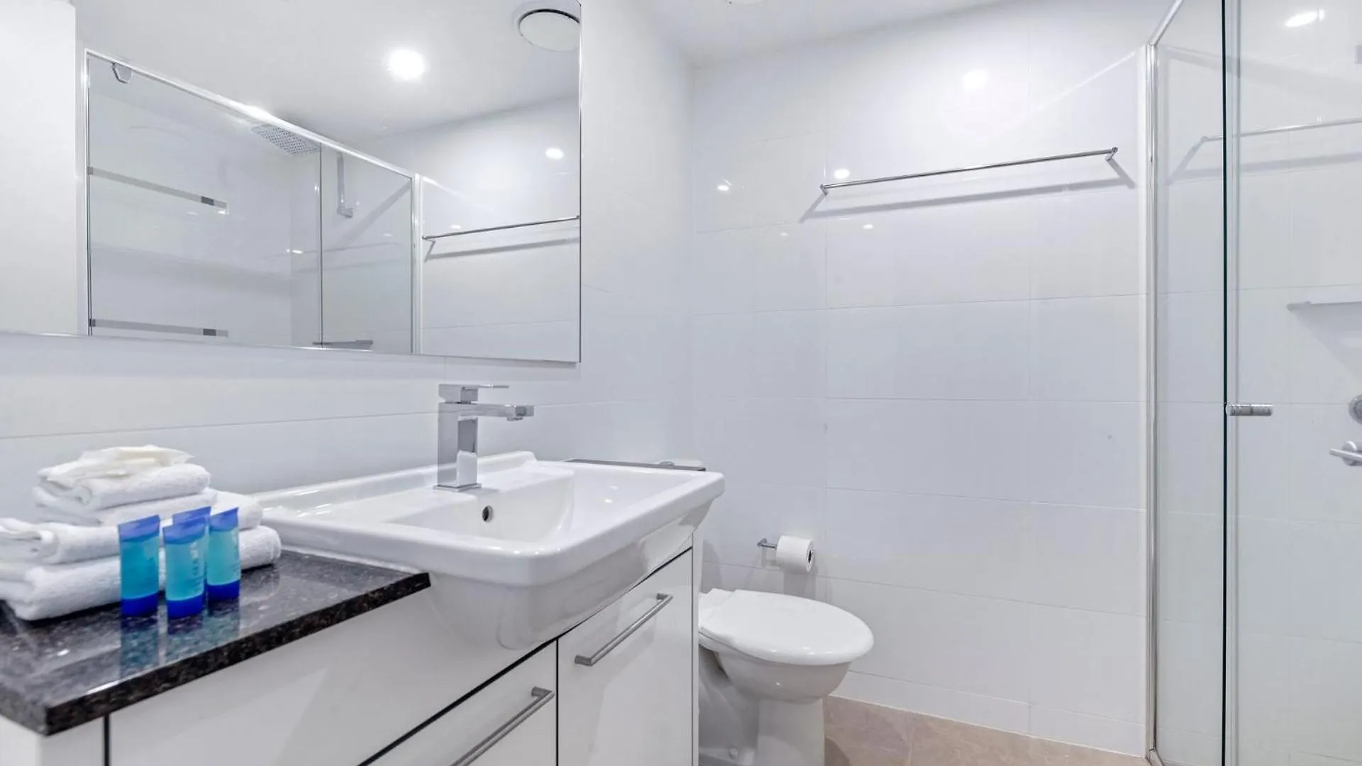 Sierra Grand Spacious 3 Bedroom Apartment - Coasthm Gold Coast